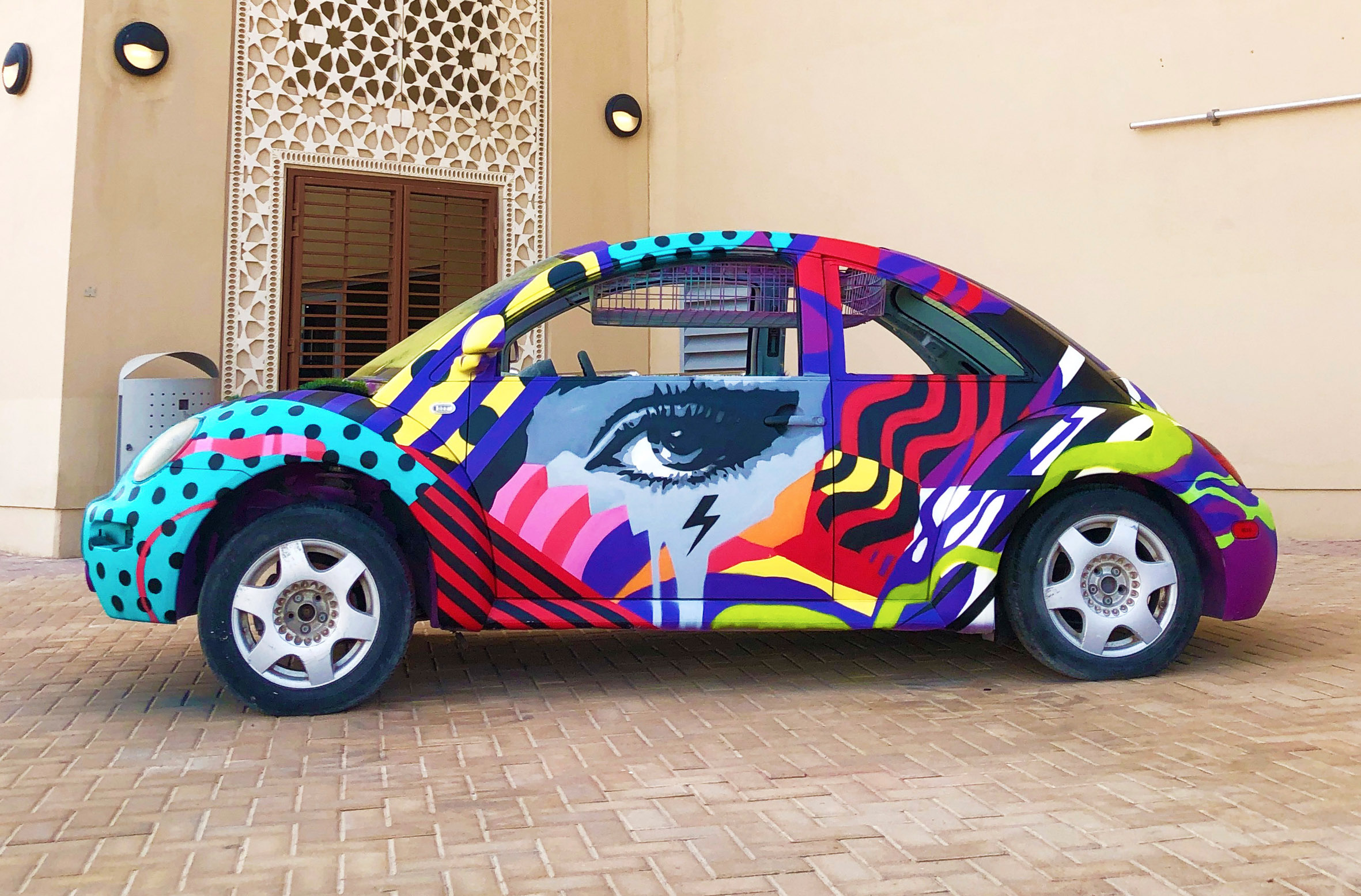Car graffiti Dina Saadi
